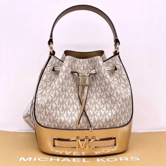 Michael Kors- REED 35S4G6RM6M VANL/PLGOLD MD BELTED BUCKT MSGR - NWT - Picture 16 of 16